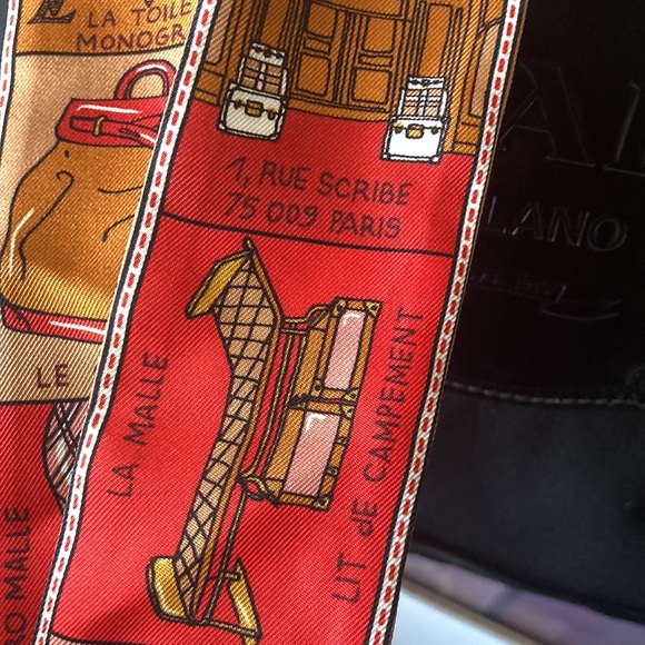 Authentic Louis Vuitton Twilly - Picture 2 of 8